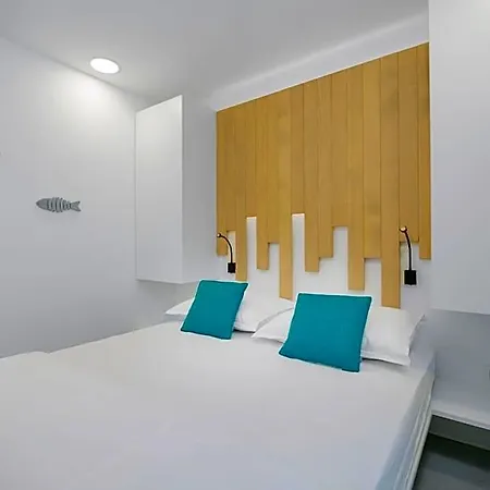 Kamp Vira Mobile Homes חוואר