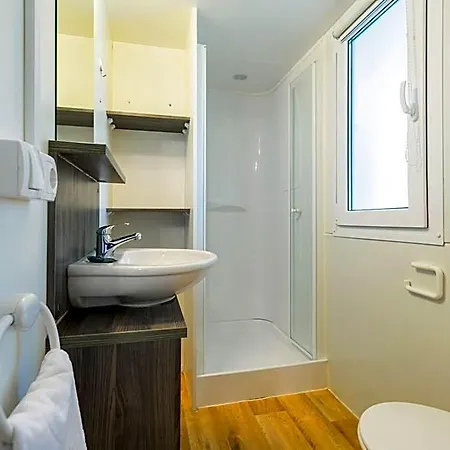 Kamp Vira Mobile Homes פארק נופש 4*