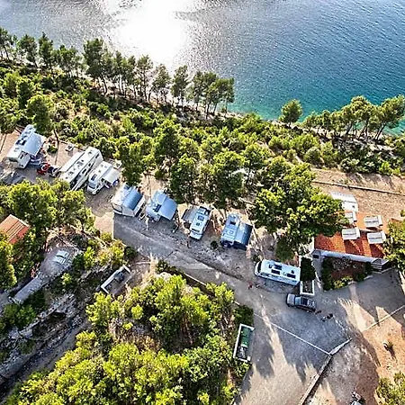 Kamp Vira Mobile Homes פארק נופש חוואר