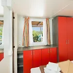 Kamp Vira Mobile Homes פארק נופש חוואר