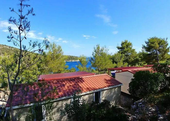 Kompleks wypoczynkowy Kamp Vira Mobile Homes 4*